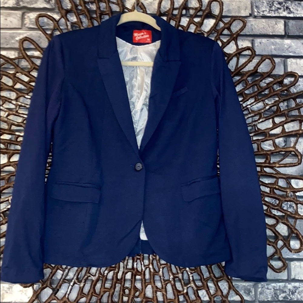 Soft navy buttoned blazer medium career